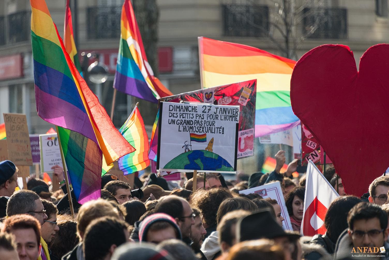 Drapeaux et pancartes