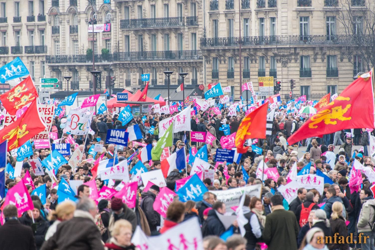 Manifestation contre le mariage homosexuel 24 mars 2013 - La foule porte Maillot - 24/03/2013 15:23